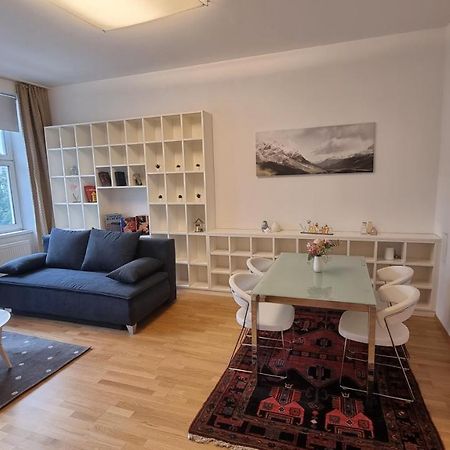 Sunny Apartment Next To Metro 1Br Viena Exterior foto