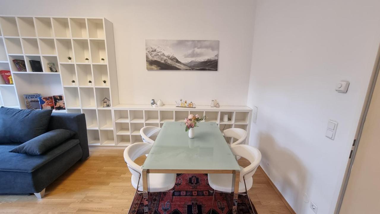 Sunny Apartment Next To Metro 1Br Viena Exterior foto