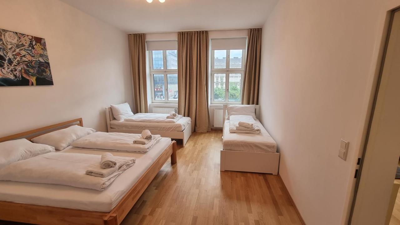 Sunny Apartment Next To Metro 1Br Viena Exterior foto