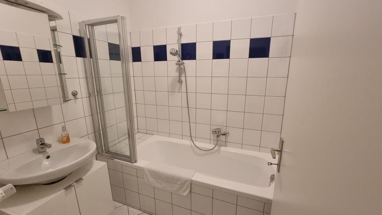 Sunny Apartment Next To Metro 1Br Viena Exterior foto