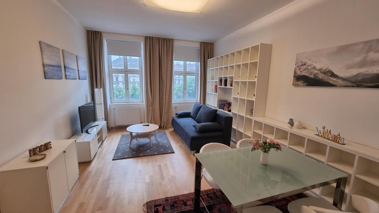 Sunny Apartment Next To Metro 1Br Viena Exterior foto