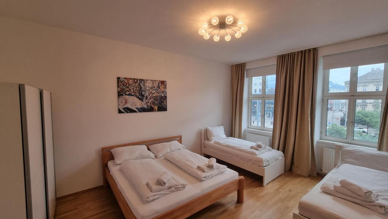 Sunny Apartment Next To Metro 1Br Viena Exterior foto